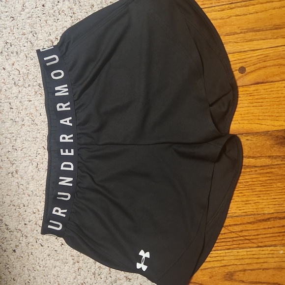 Under Armour Women's Black Athletic Shorts - Picture 1 of 2